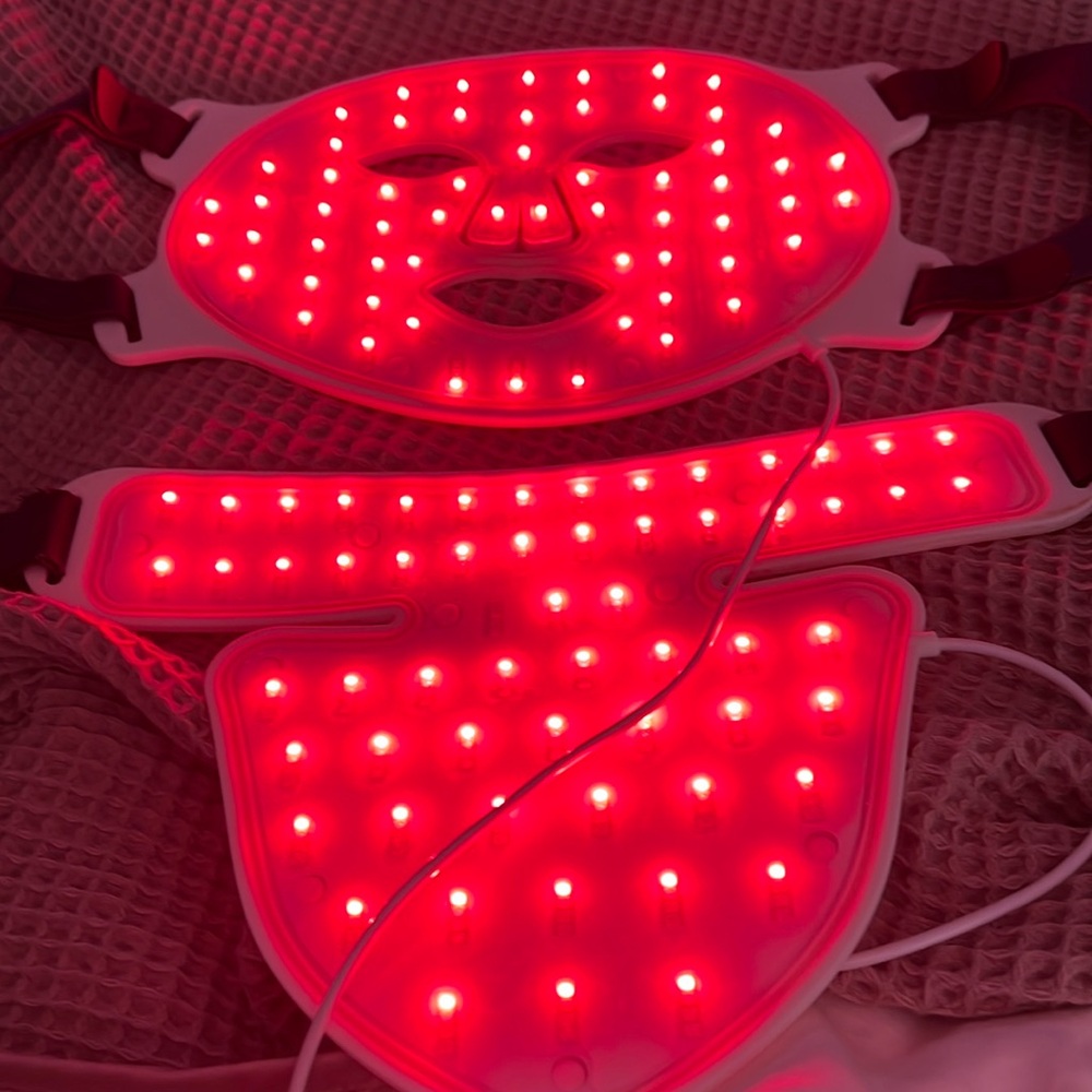 Equinox contour led face neck and chest mask